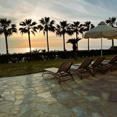 Platzia Beach Villas Пафос Экстерьер фото