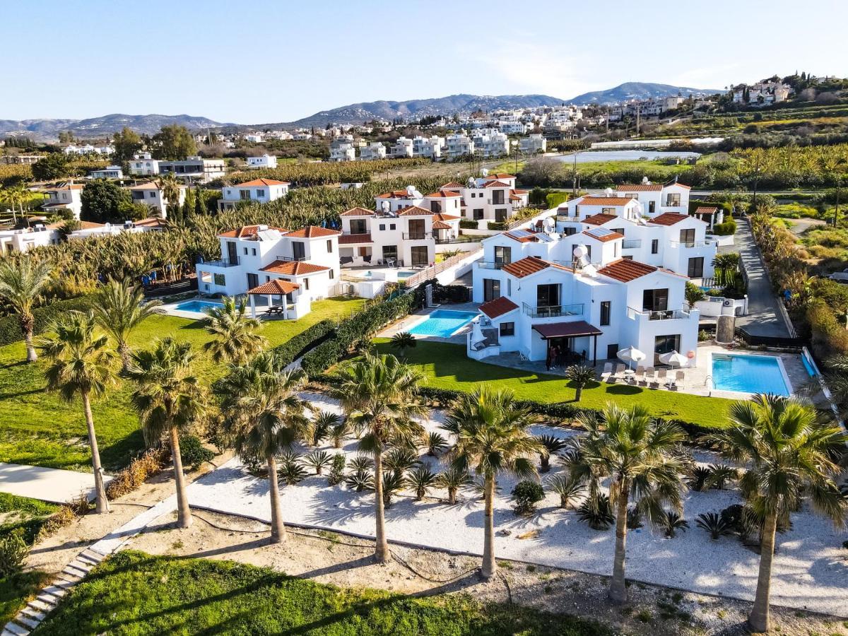 Platzia Beach Villas Пафос Экстерьер фото
