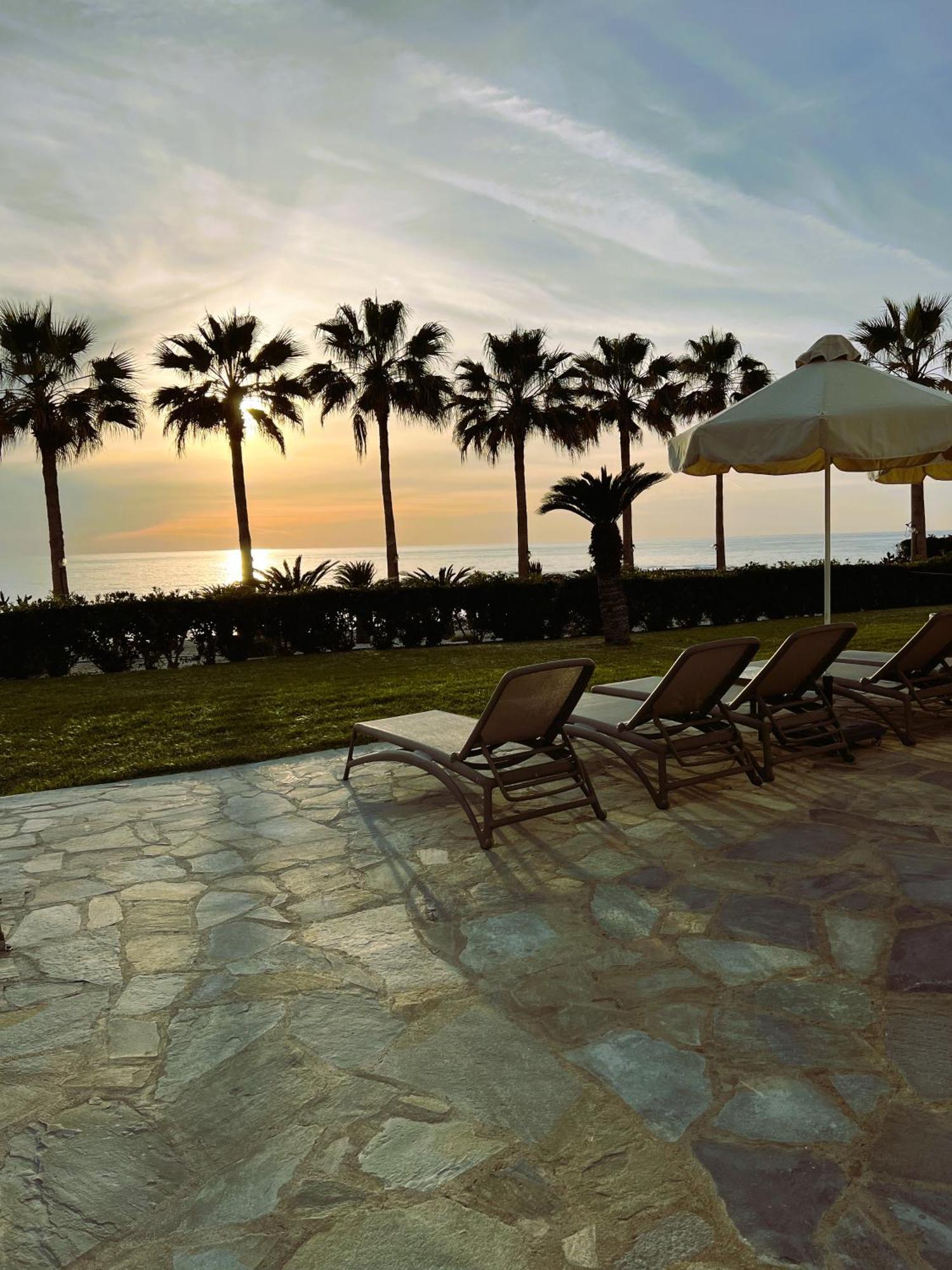 Platzia Beach Villas Пафос Экстерьер фото
