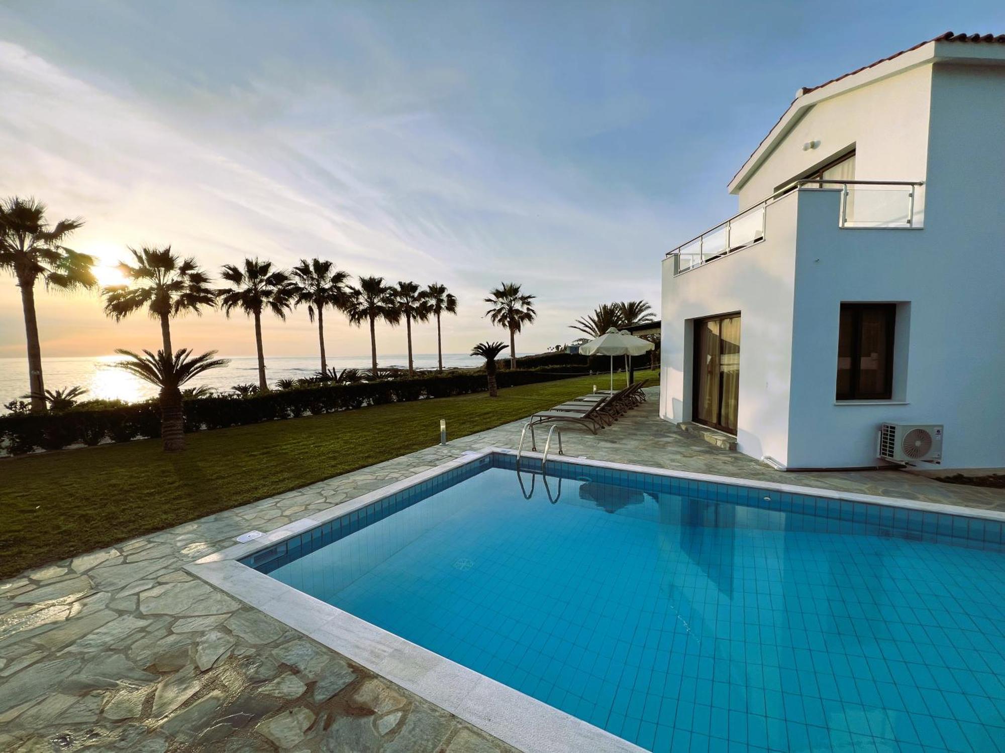 Platzia Beach Villas Пафос Экстерьер фото