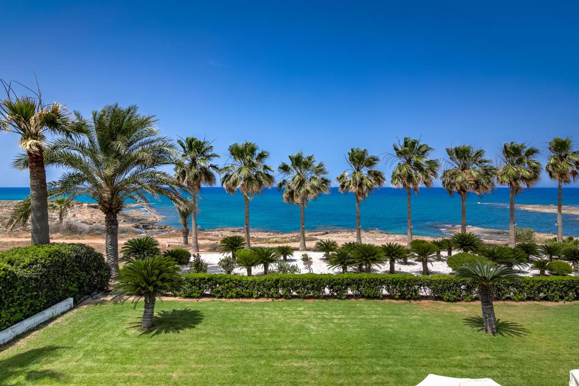 Platzia Beach Villas Пафос Экстерьер фото