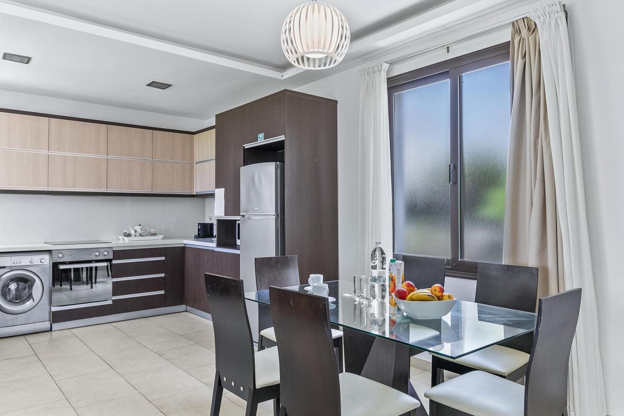 Platzia Beach Villas Пафос Экстерьер фото