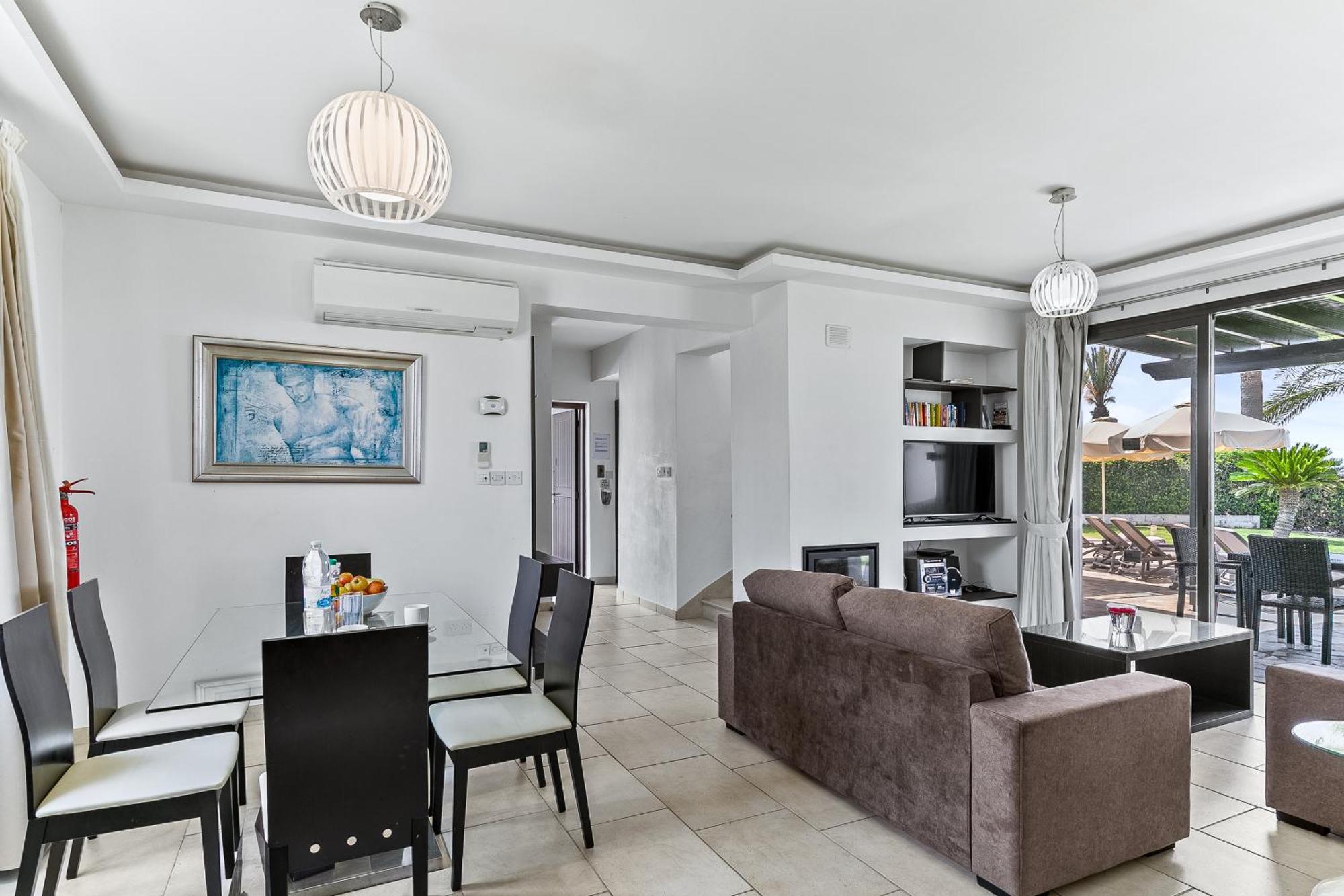 Platzia Beach Villas Пафос Экстерьер фото