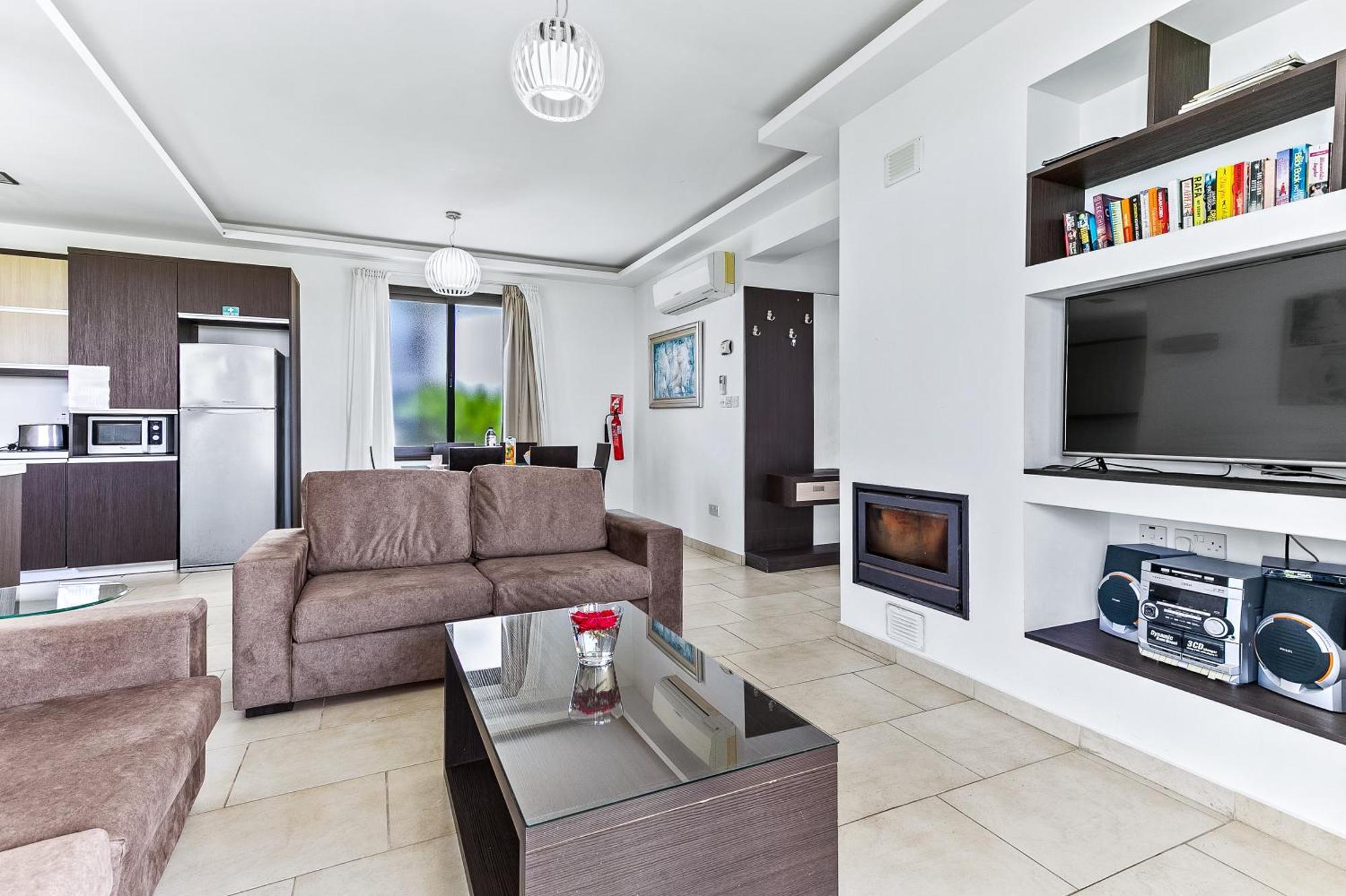 Platzia Beach Villas Пафос Экстерьер фото