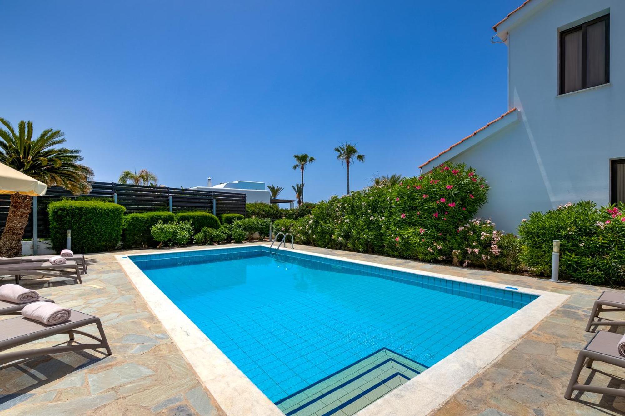 Platzia Beach Villas Пафос Экстерьер фото