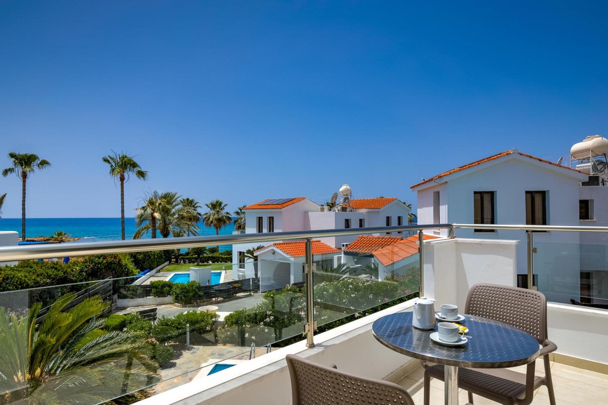 Platzia Beach Villas Пафос Экстерьер фото