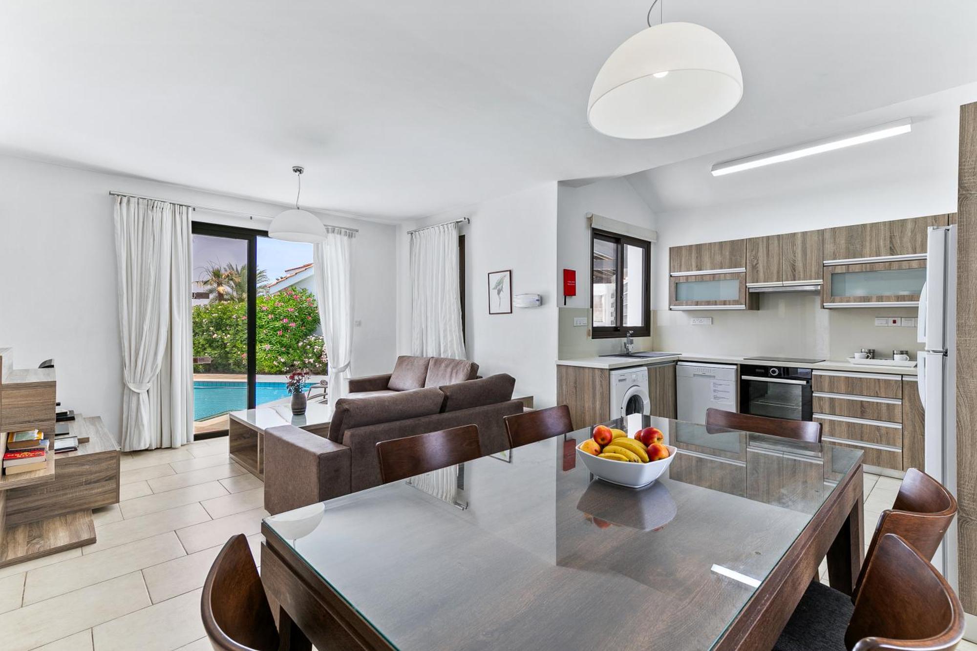 Platzia Beach Villas Пафос Экстерьер фото
