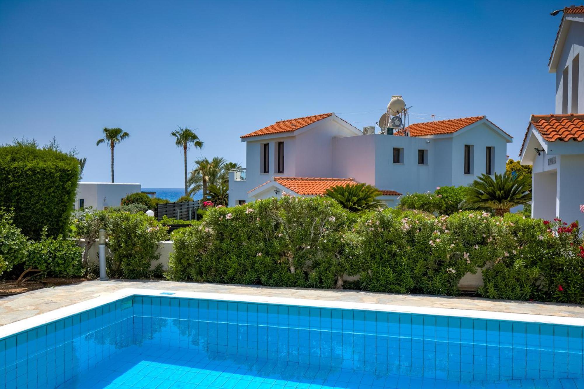 Platzia Beach Villas Пафос Экстерьер фото