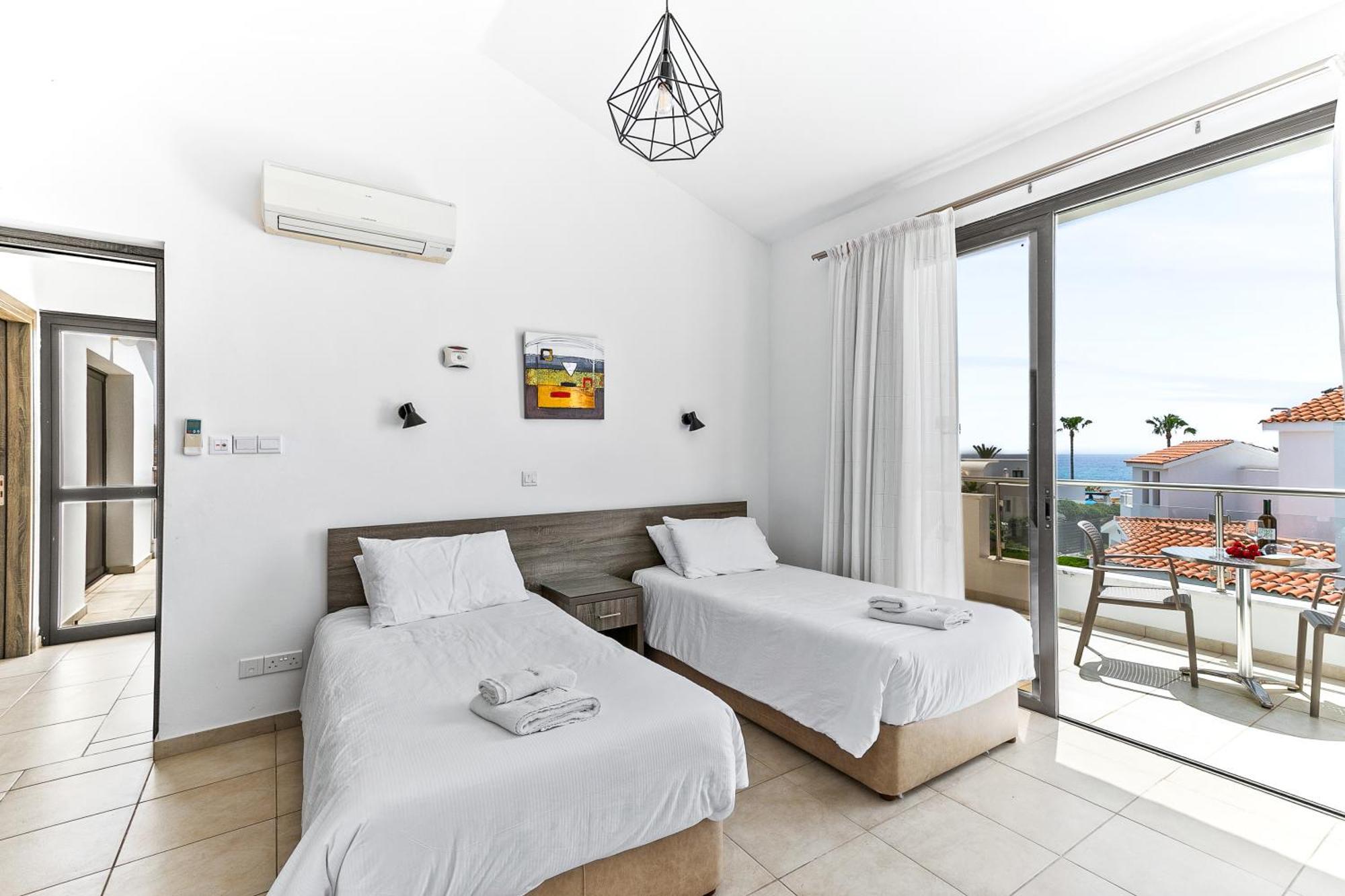 Platzia Beach Villas Пафос Экстерьер фото