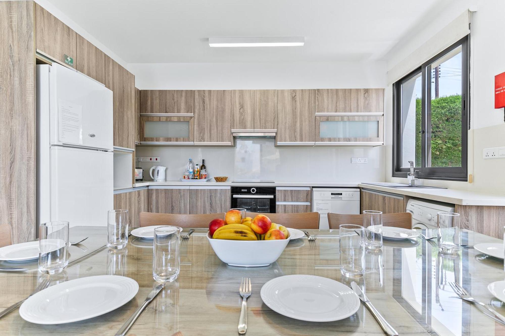 Platzia Beach Villas Пафос Экстерьер фото