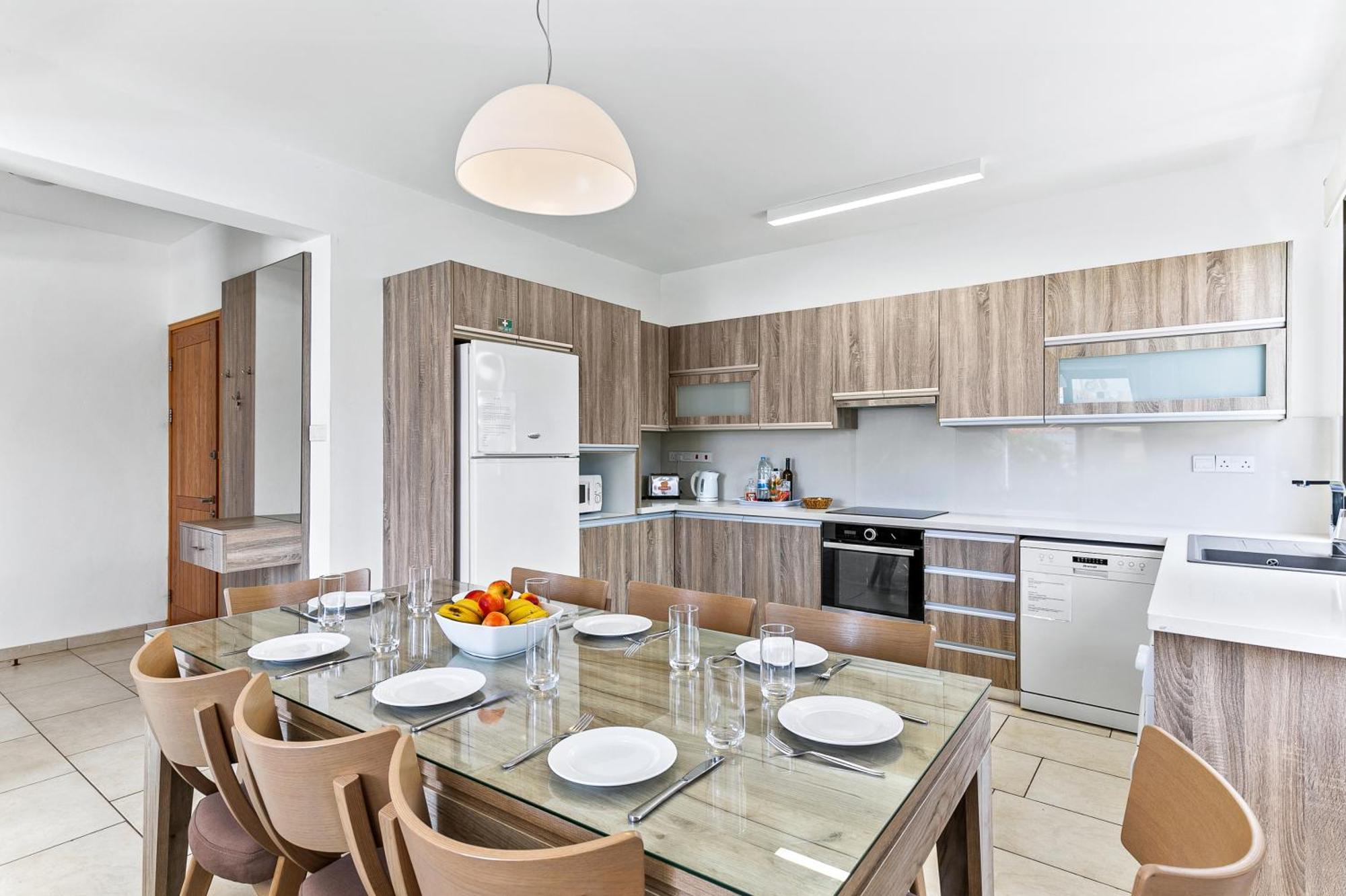 Platzia Beach Villas Пафос Экстерьер фото