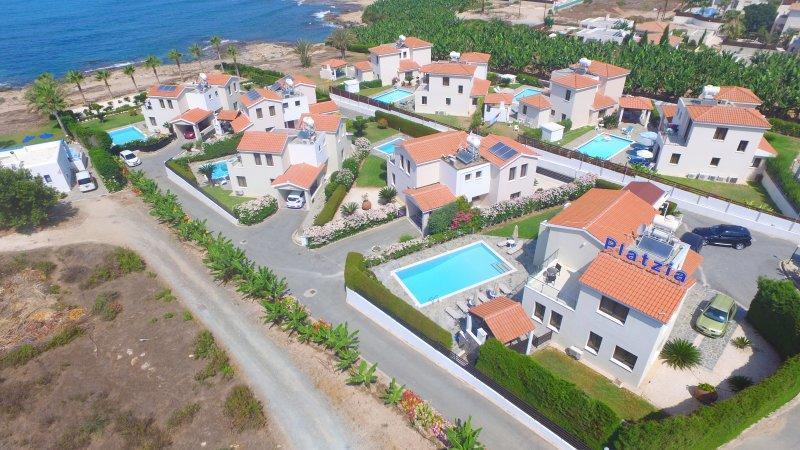Platzia Beach Villas Пафос Экстерьер фото