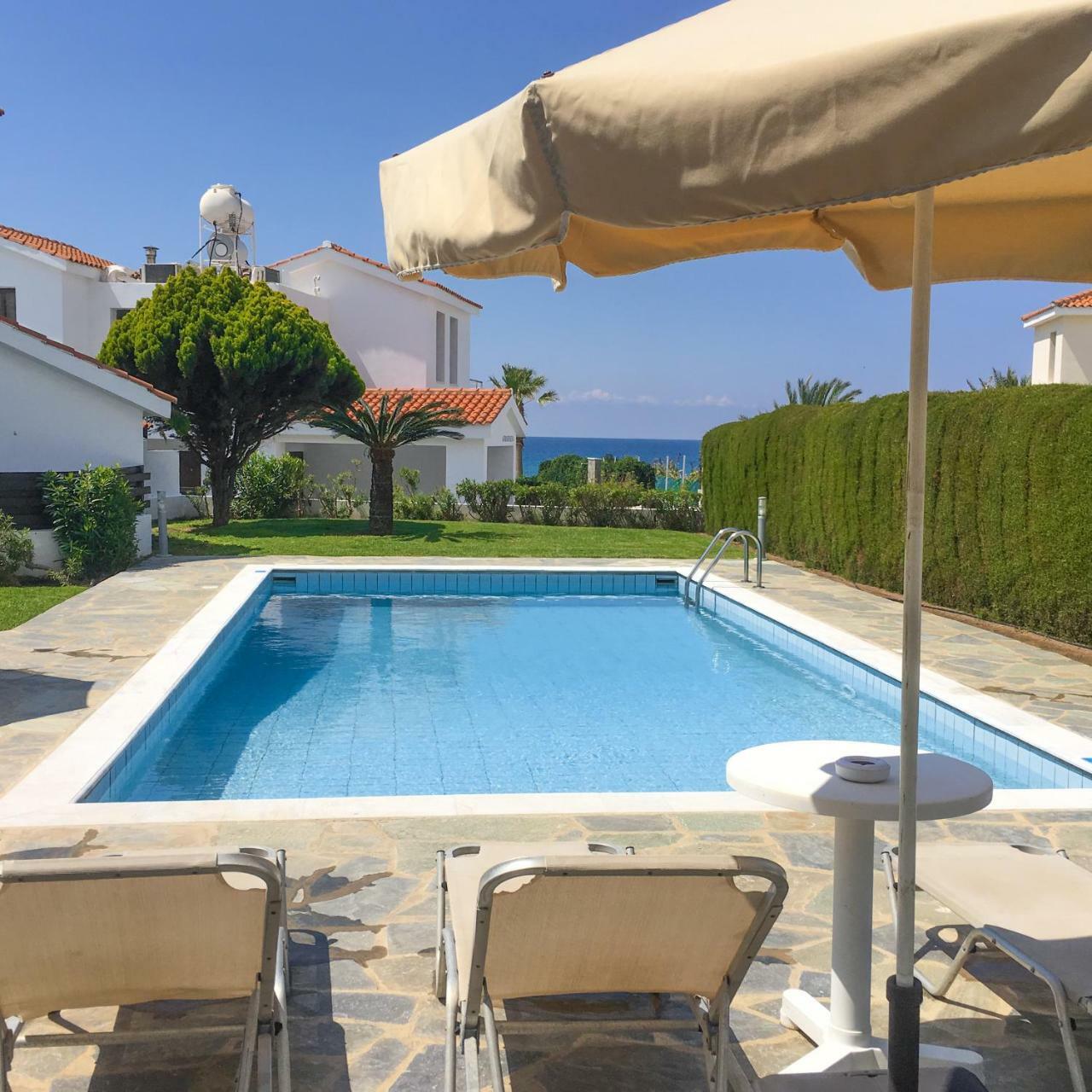 Platzia Beach Villas Пафос Экстерьер фото