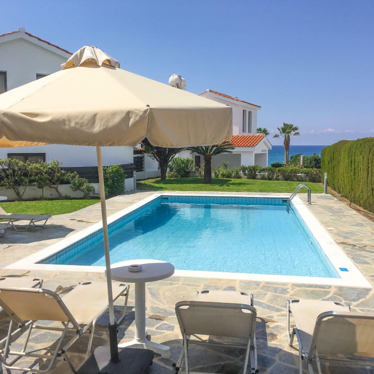 Platzia Beach Villas Пафос Экстерьер фото